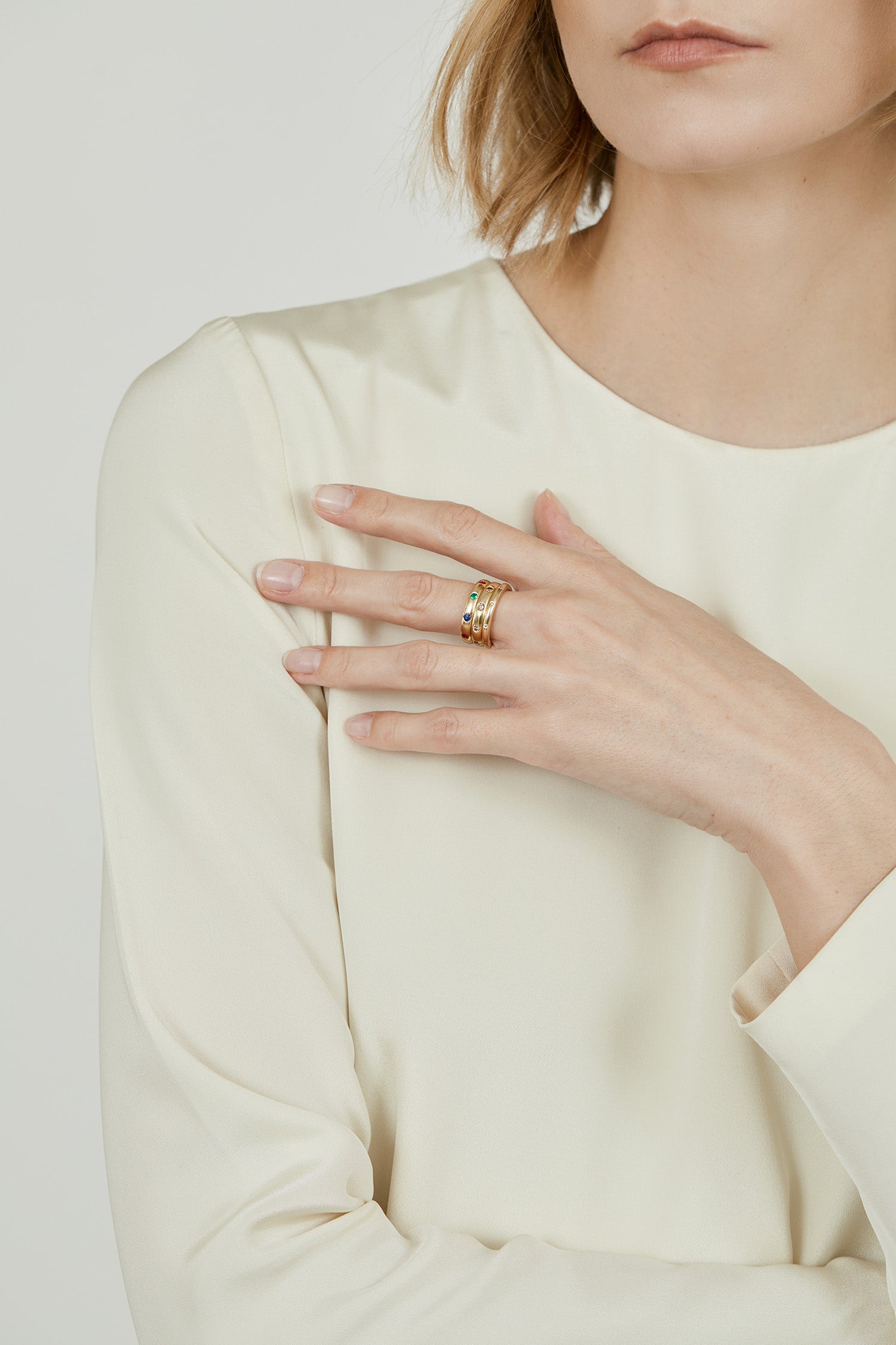 Calla ring | 18K gold - Emerald, sapphire and ruby