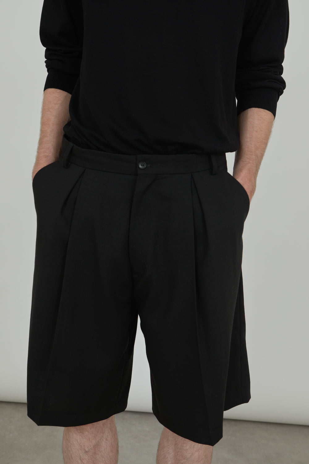 Frank Shorts | Black - Virgin wool