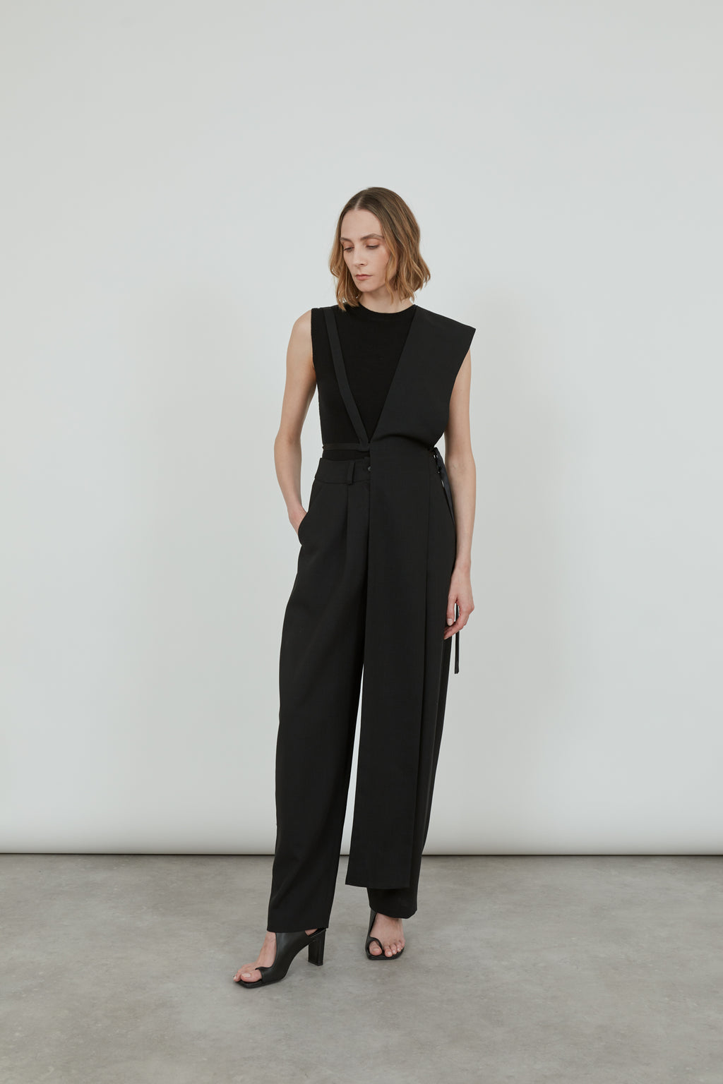 Mia pinafore | Black - Virgin wool