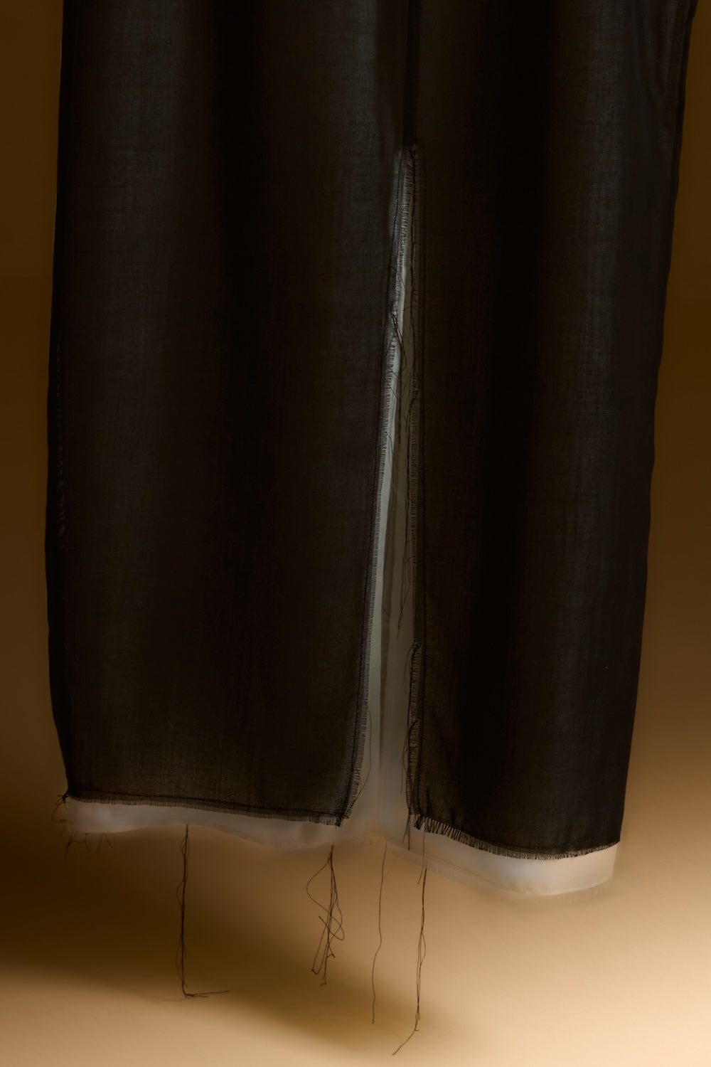 Alvida skirt raw | Black off white - Virgin wool
