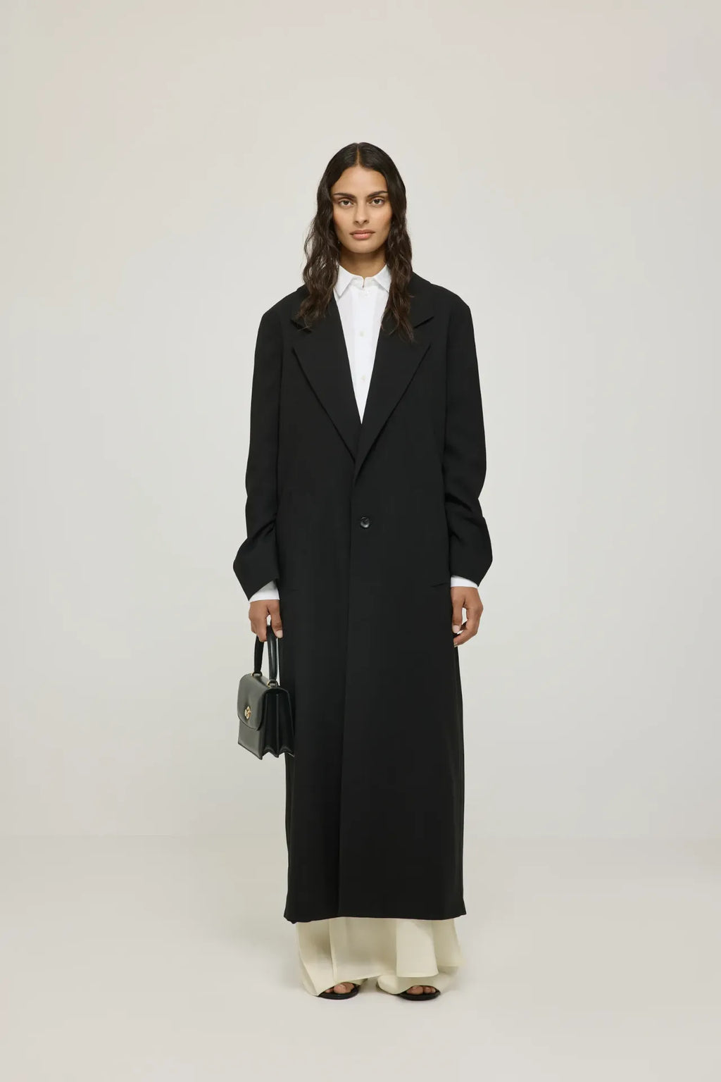 Rowan coat | Black - Virgin wool
