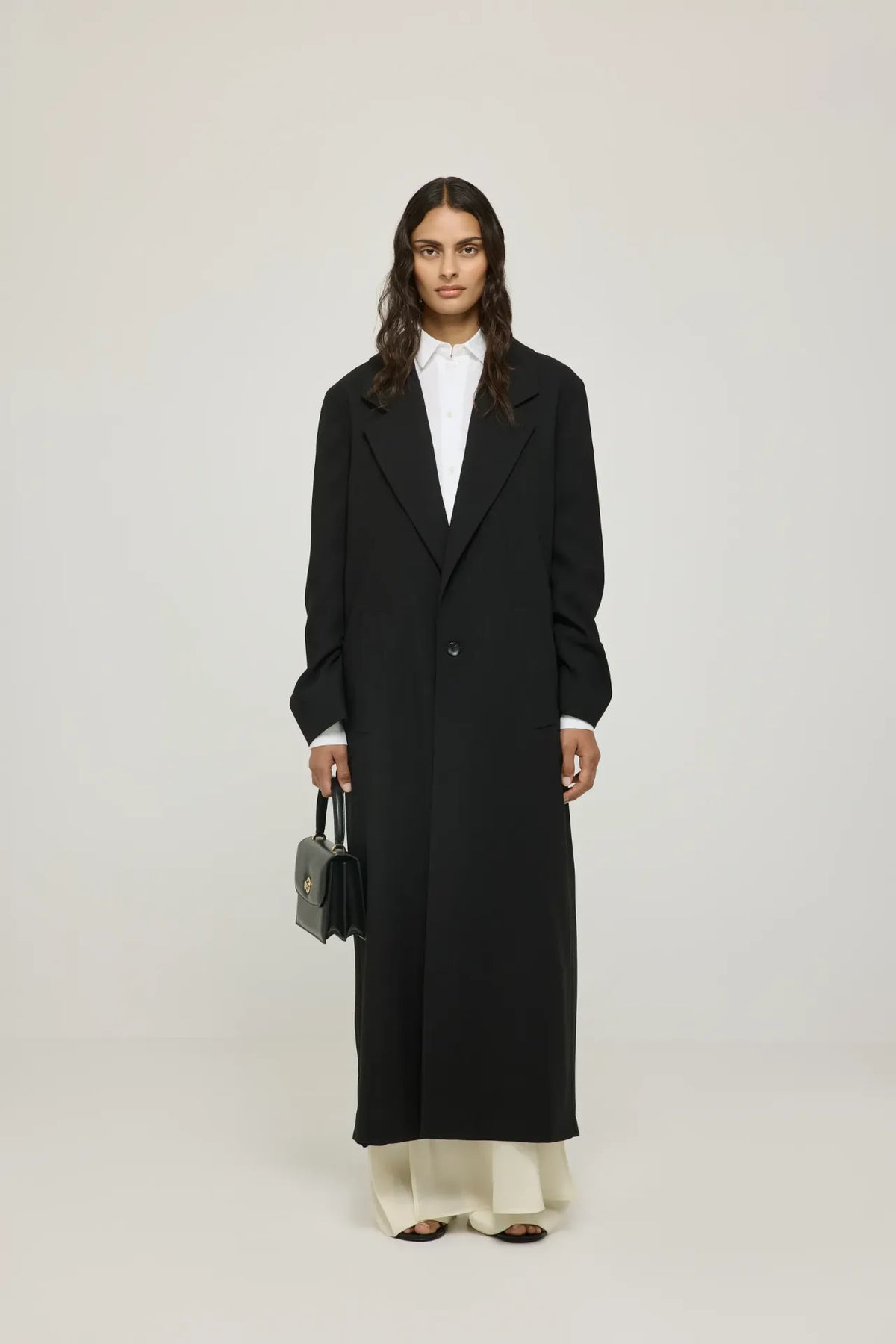 Rowan coat | Black - Virgin wool