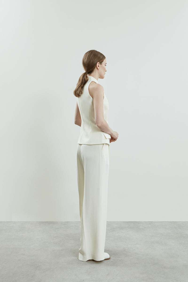 Side view of the off-white Akari gilet.
