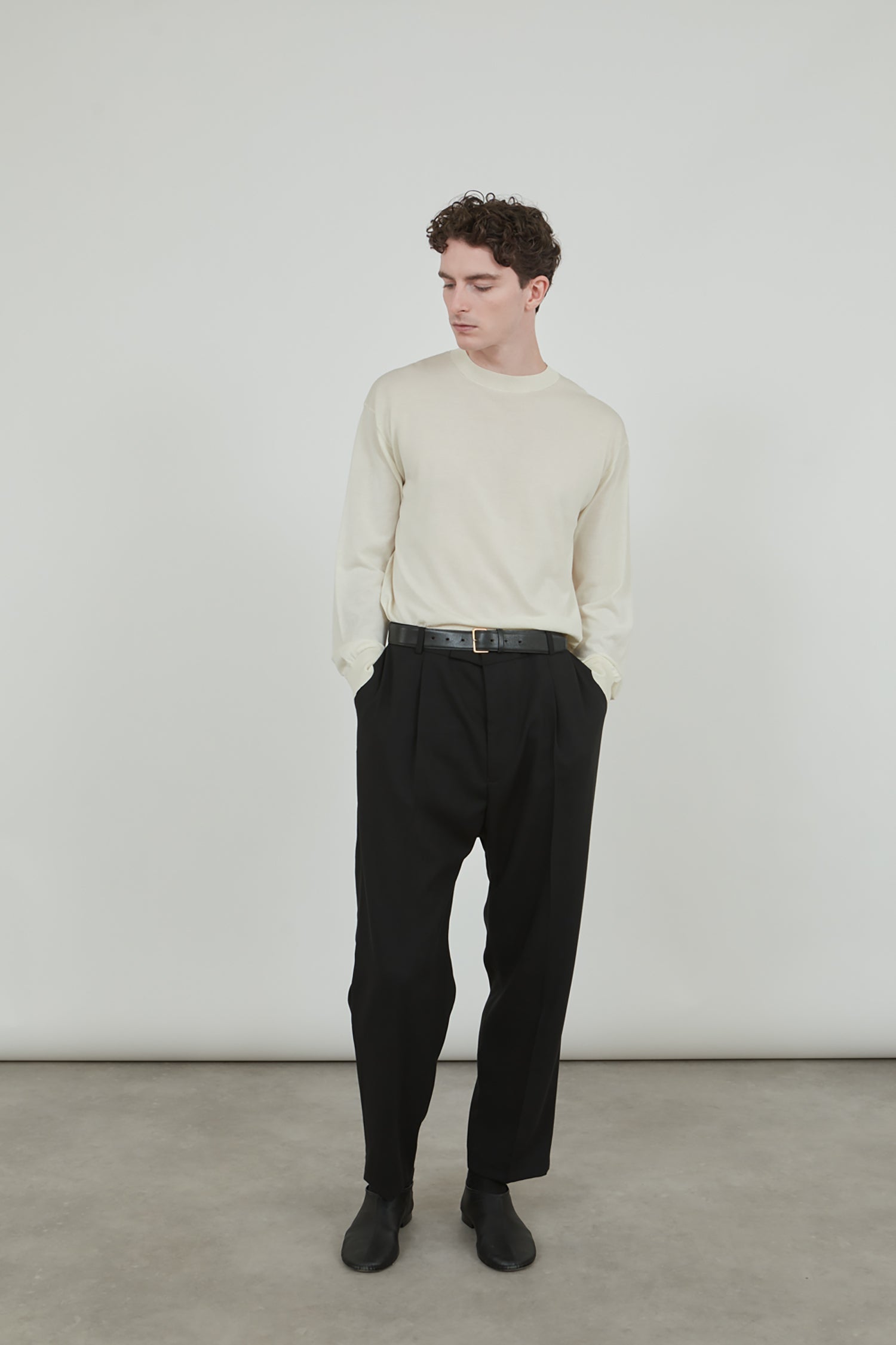 Close-up of the finely knitted off-white cotton of the Albert crewneck.

