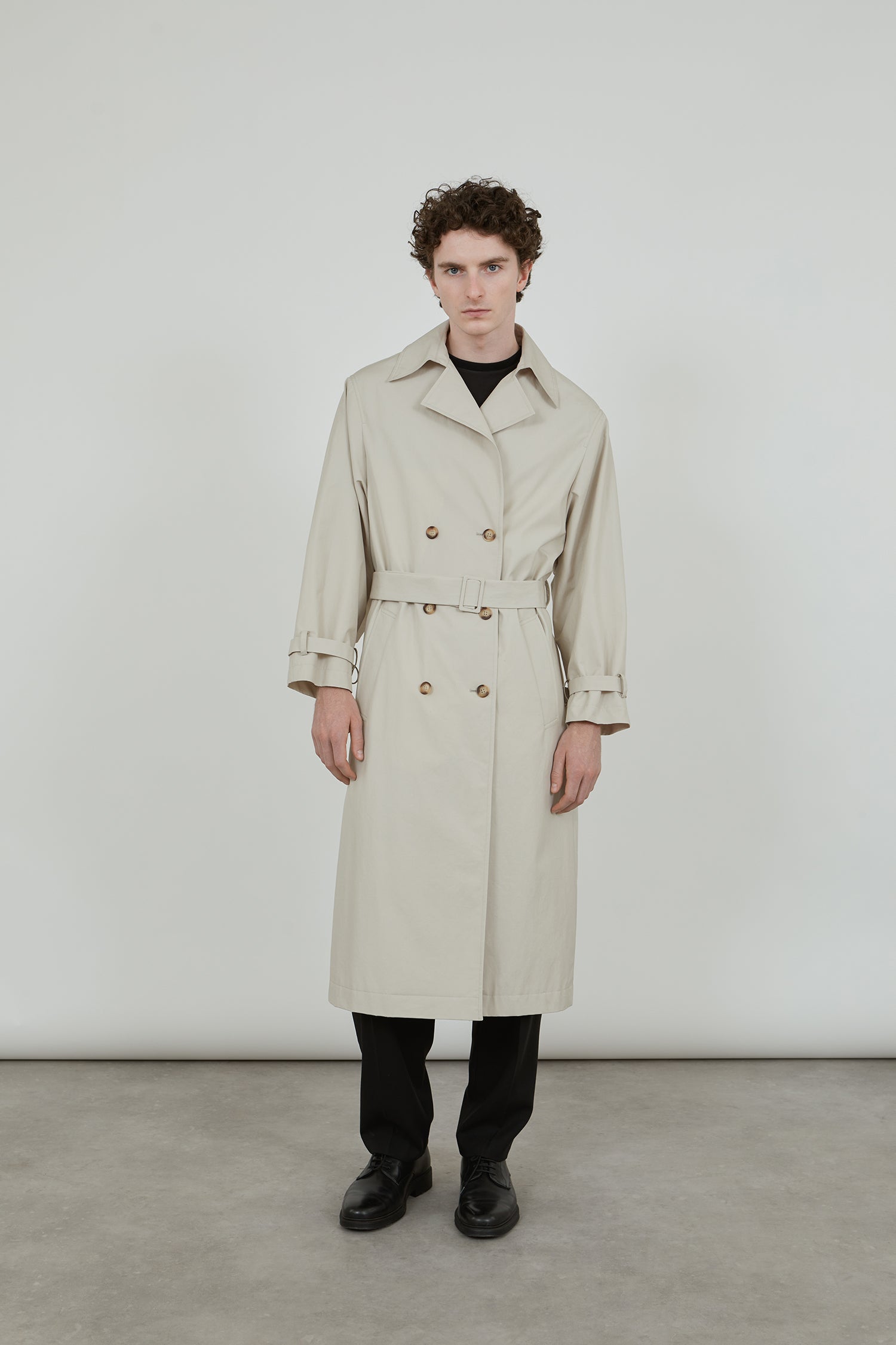 Full-length view of the beige Alex coat and Macha scarf, featuring raglan sleeves, a tonal belt.
