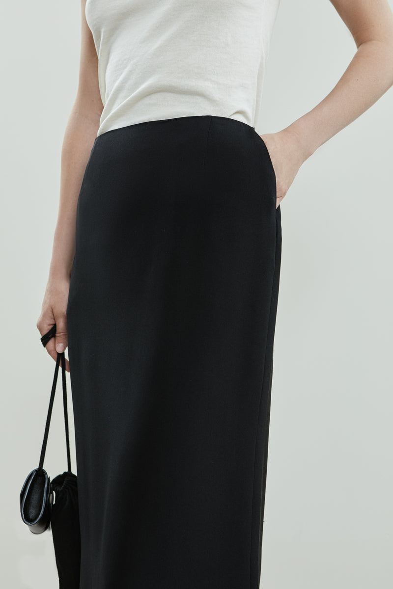 Close - up Alvida skirt crepe silk Black.