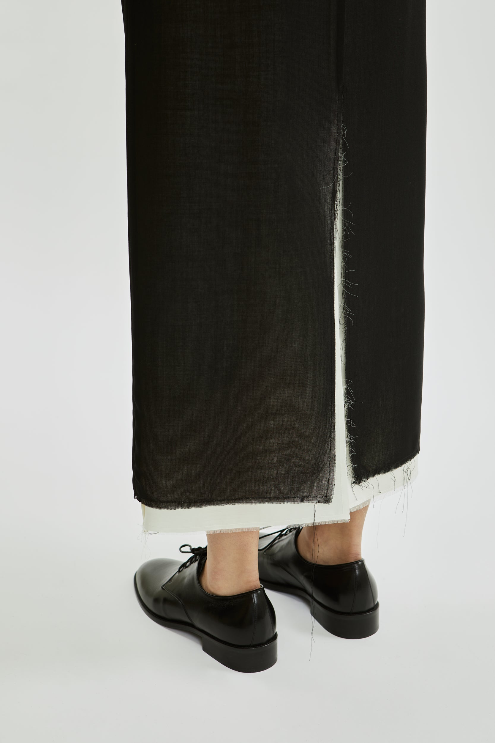 Alvida skirt raw | Black off white - Virgin wool