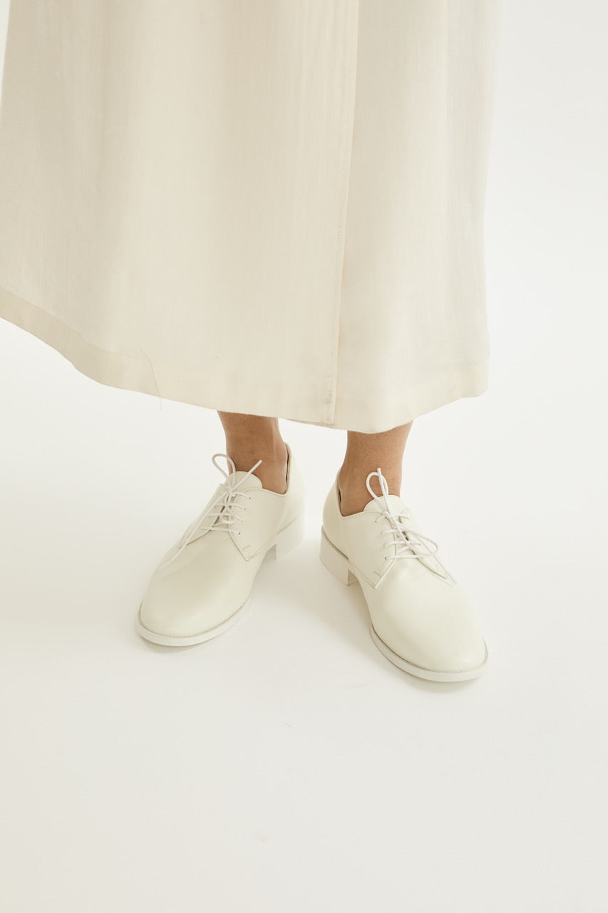 La Collection Ari Derby Shoes in Cream Polished Calfskin La Collection Ari Derby Shoes in Cream Polished Calfskin