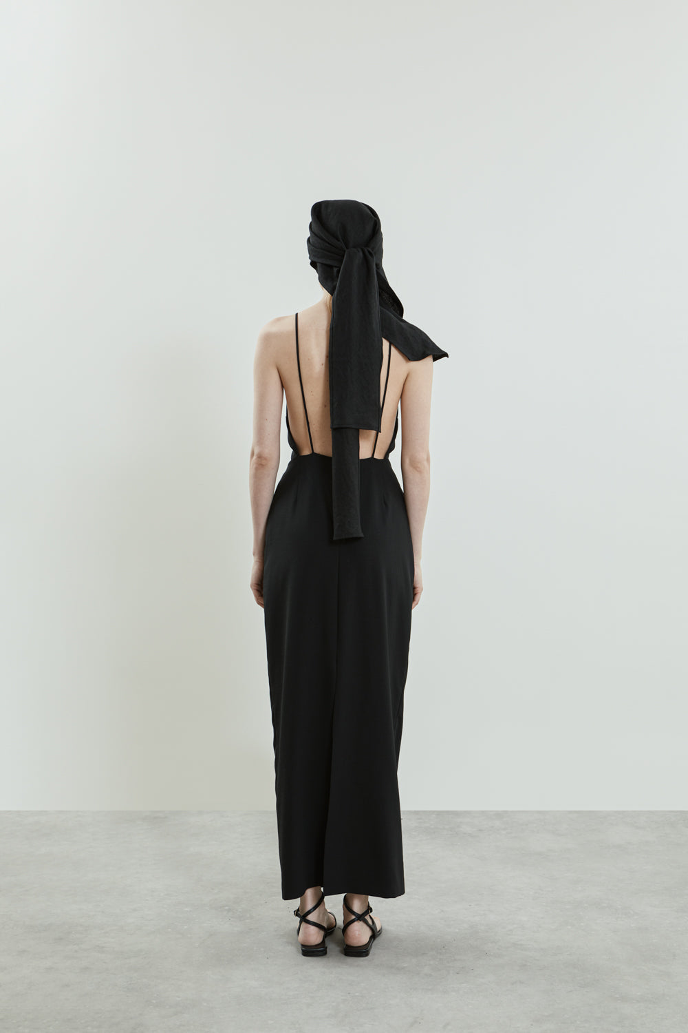 Back view of the Blake dress Black in virgin wool.