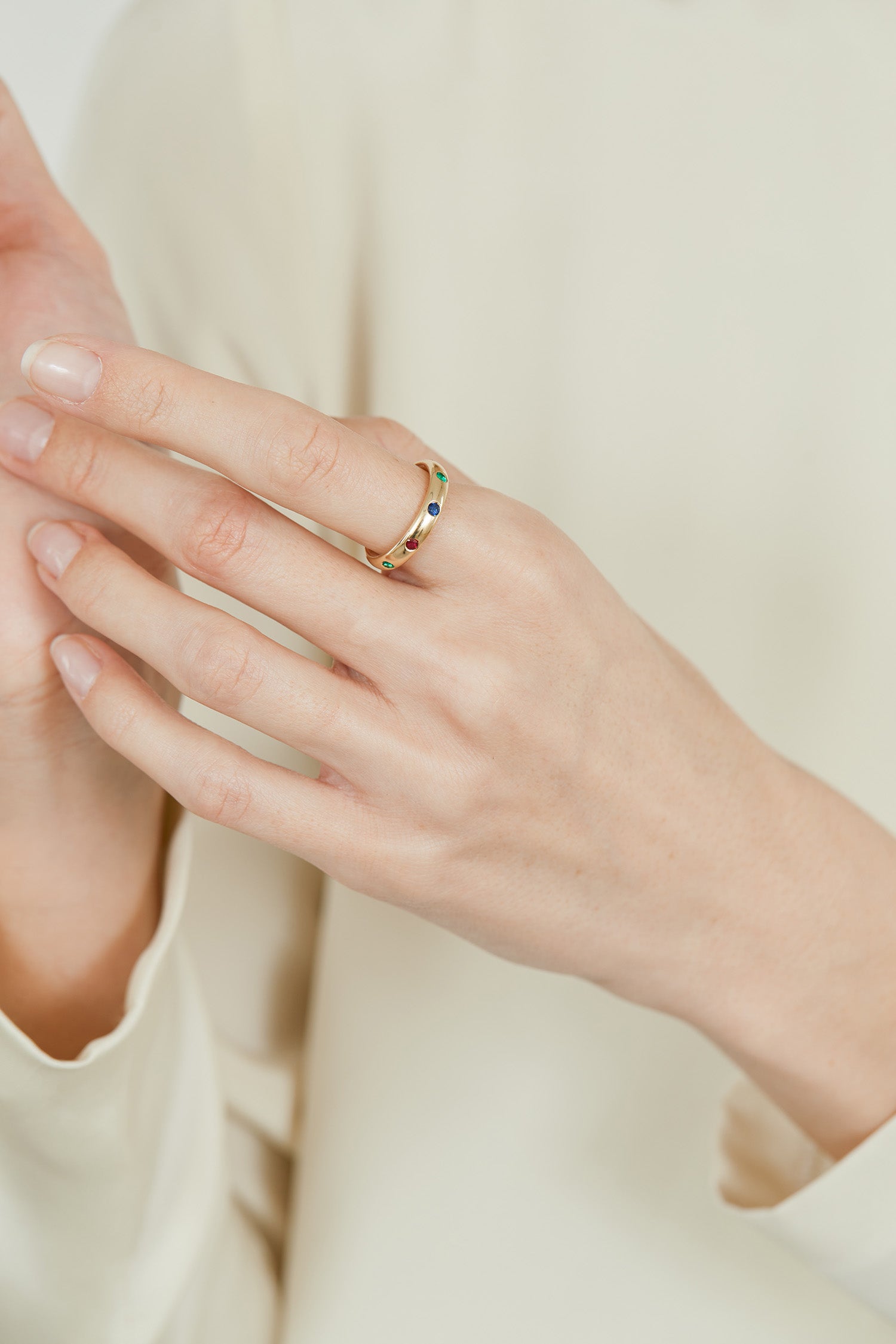 Calla ring | 18K gold - Emerald, sapphire and ruby