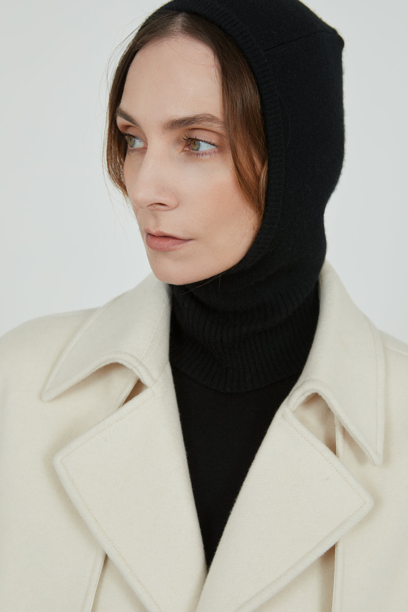 Black Cathy balaclava in merino wool combined with an offwhite cashmere coat.
