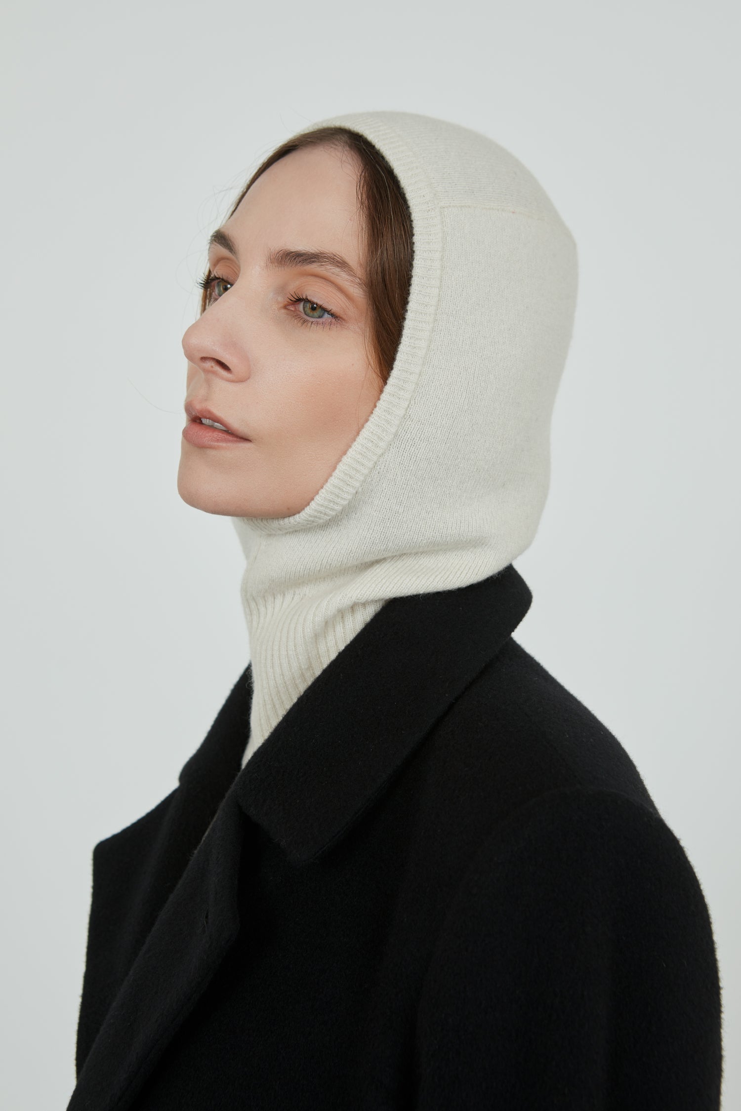 Cathy knitted balaclava hat | Off white - Cashmere