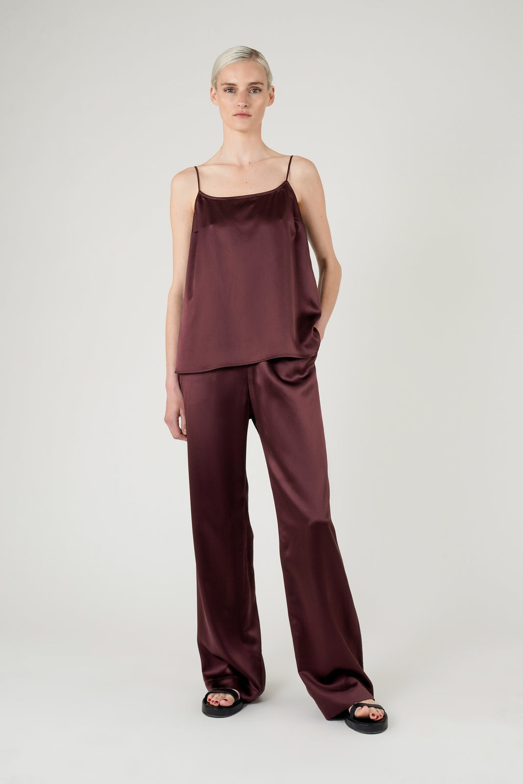 Cornelia trousers | Pinot noir - Satin silk