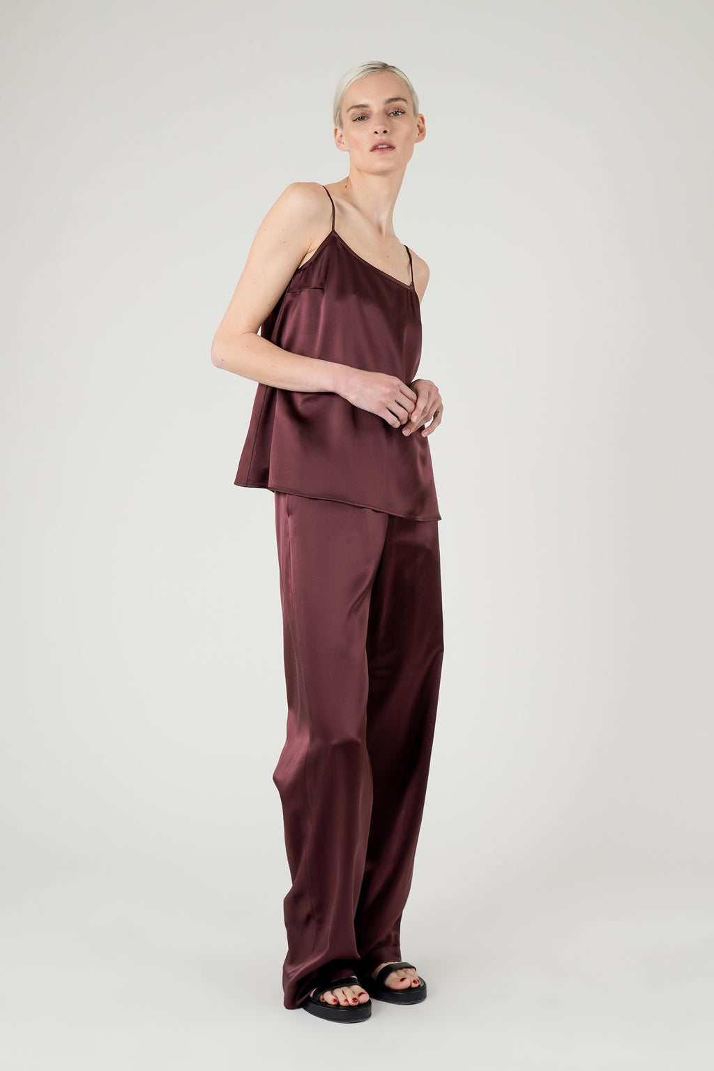 Cornelia trousers | Pinot noir - Satin silk
