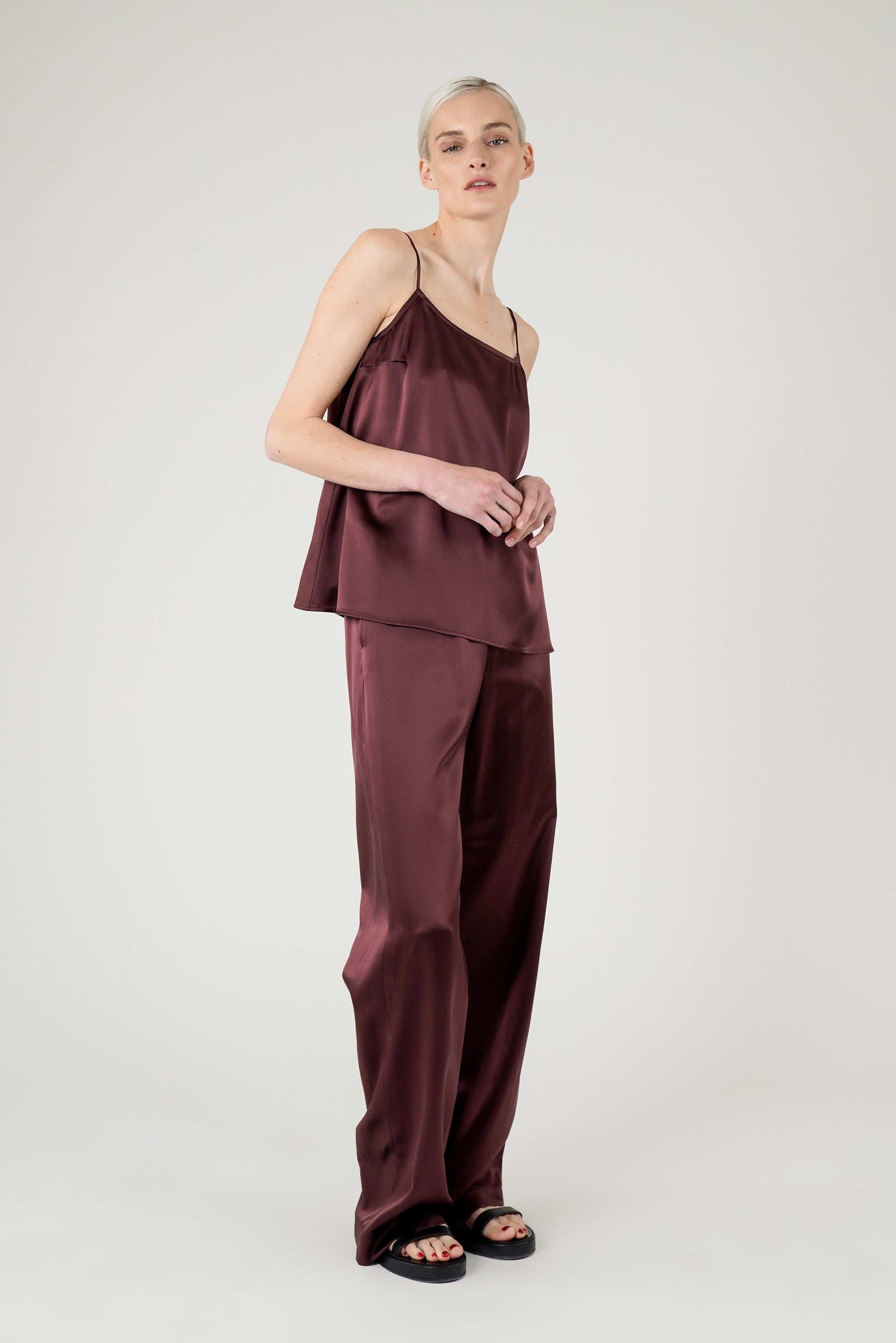 Cornelia trousers | Pinot noir - Satin silk