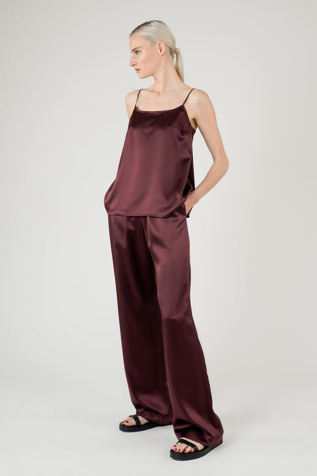 Cornelia trousers | Pinot noir - Satin silk