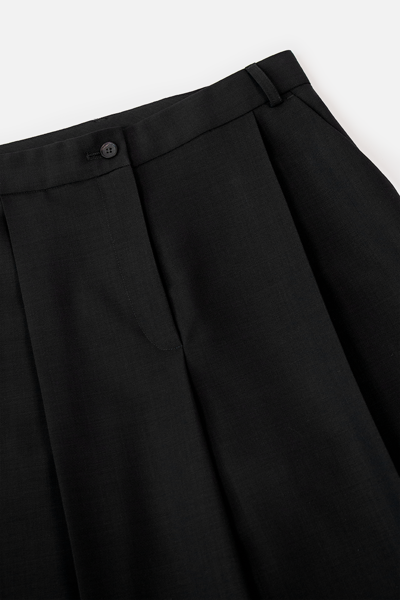 Estee bermudas | Black - Virgin wool