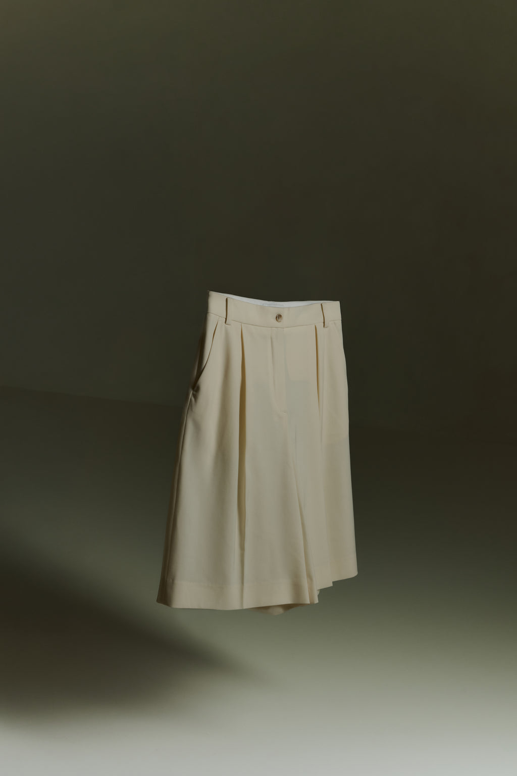 Frankie bermuda Shorts | Off white - Virgin Wool