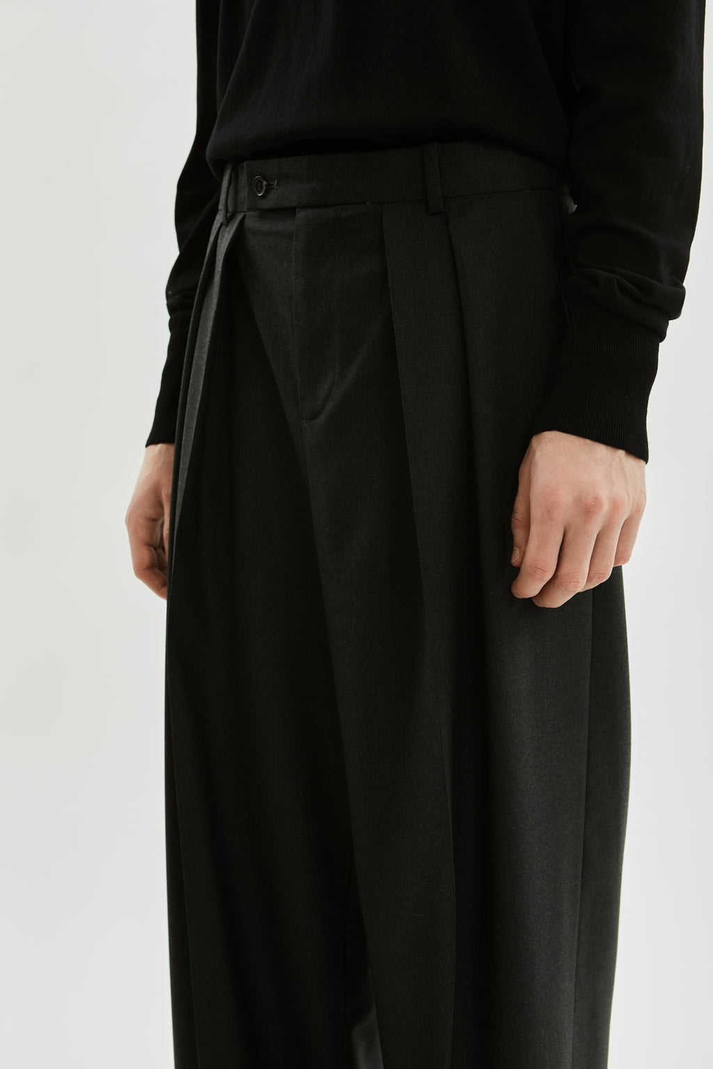 Ira trousers short | Dark grey - Virgin wool