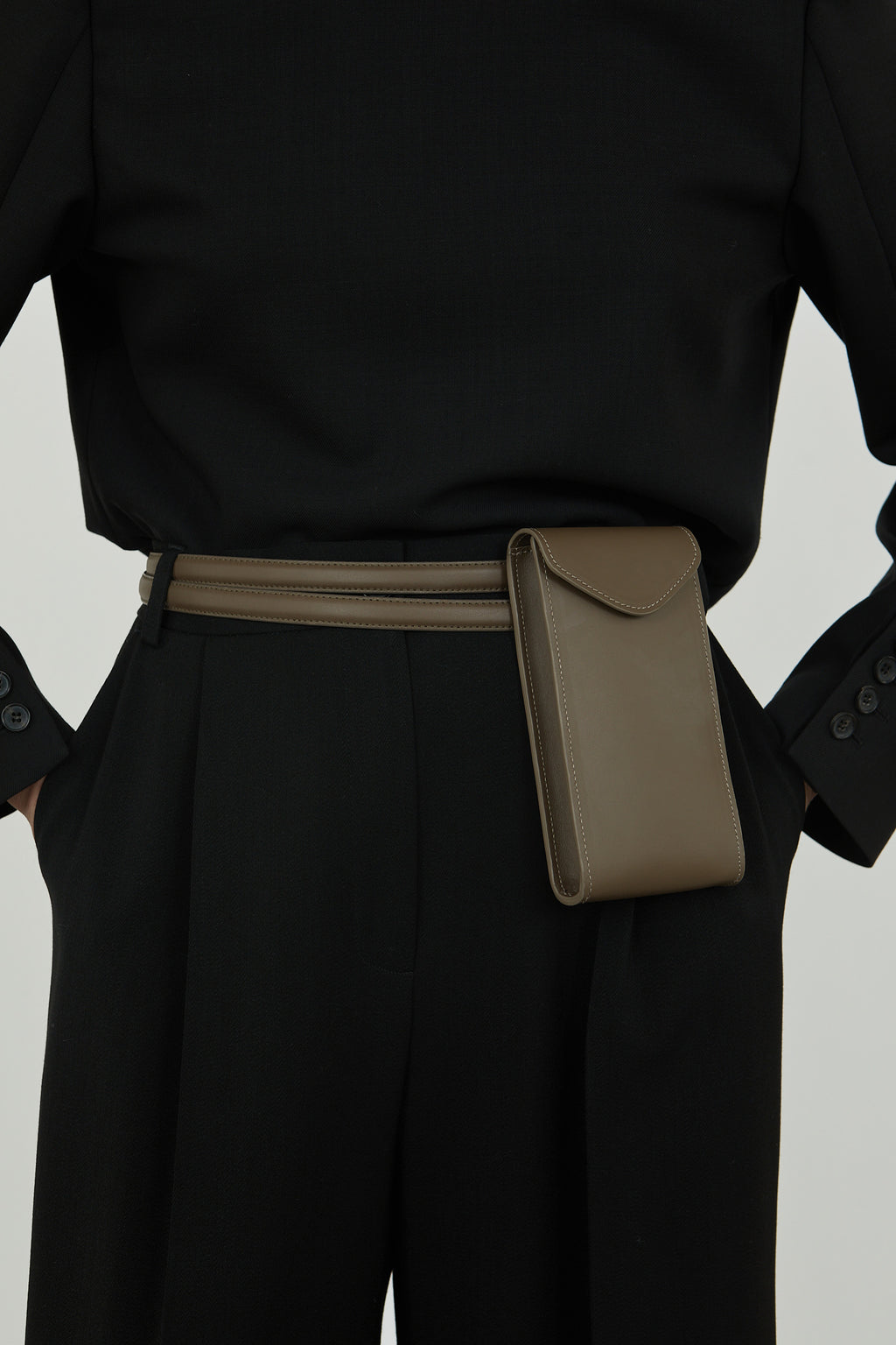 Ita phone belt bag | Smoked moss - Leather