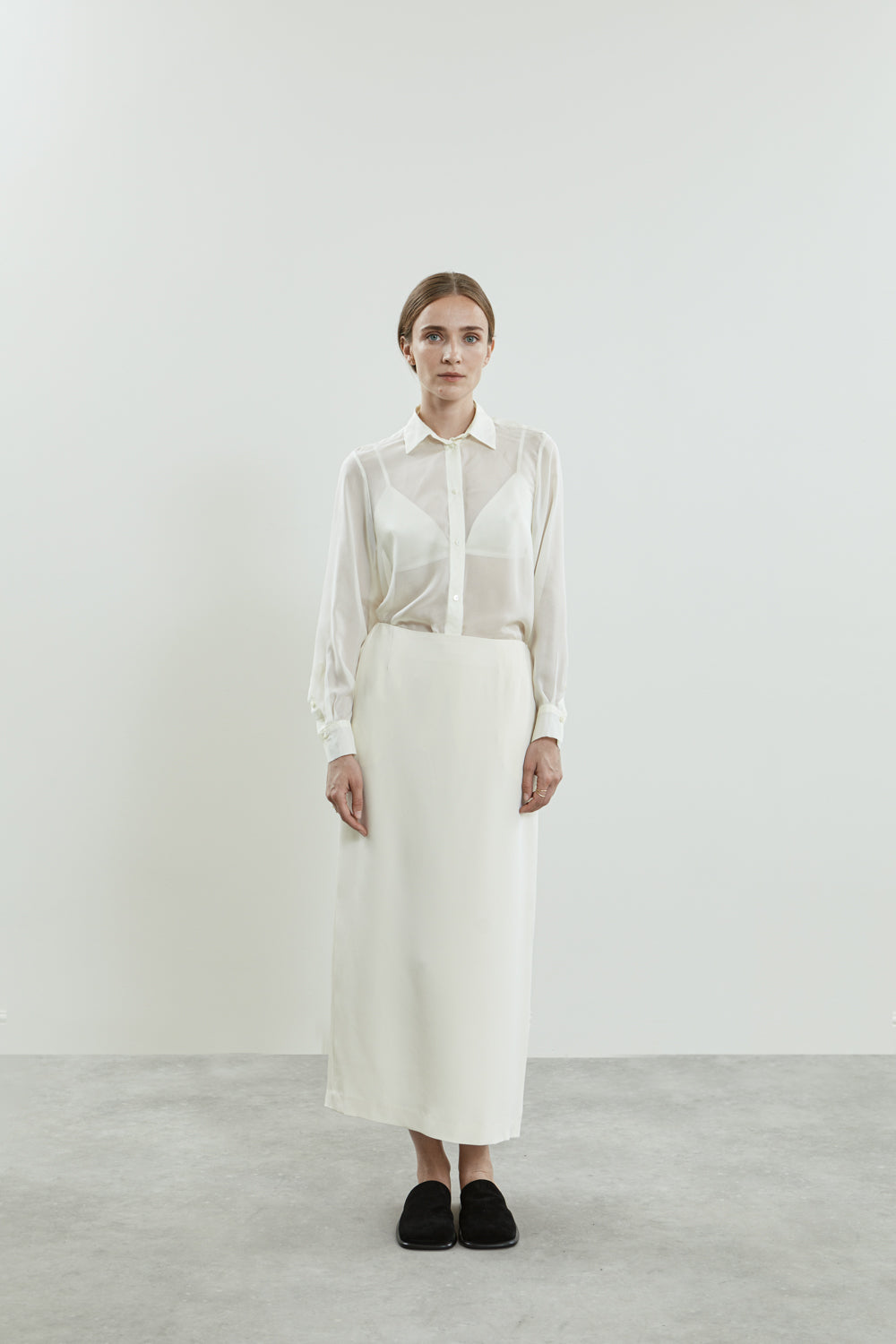 Front view of the off-white Jeannine blouse in chiffon silk, featuring a soft silhouette, structured collar, and subtle button details.