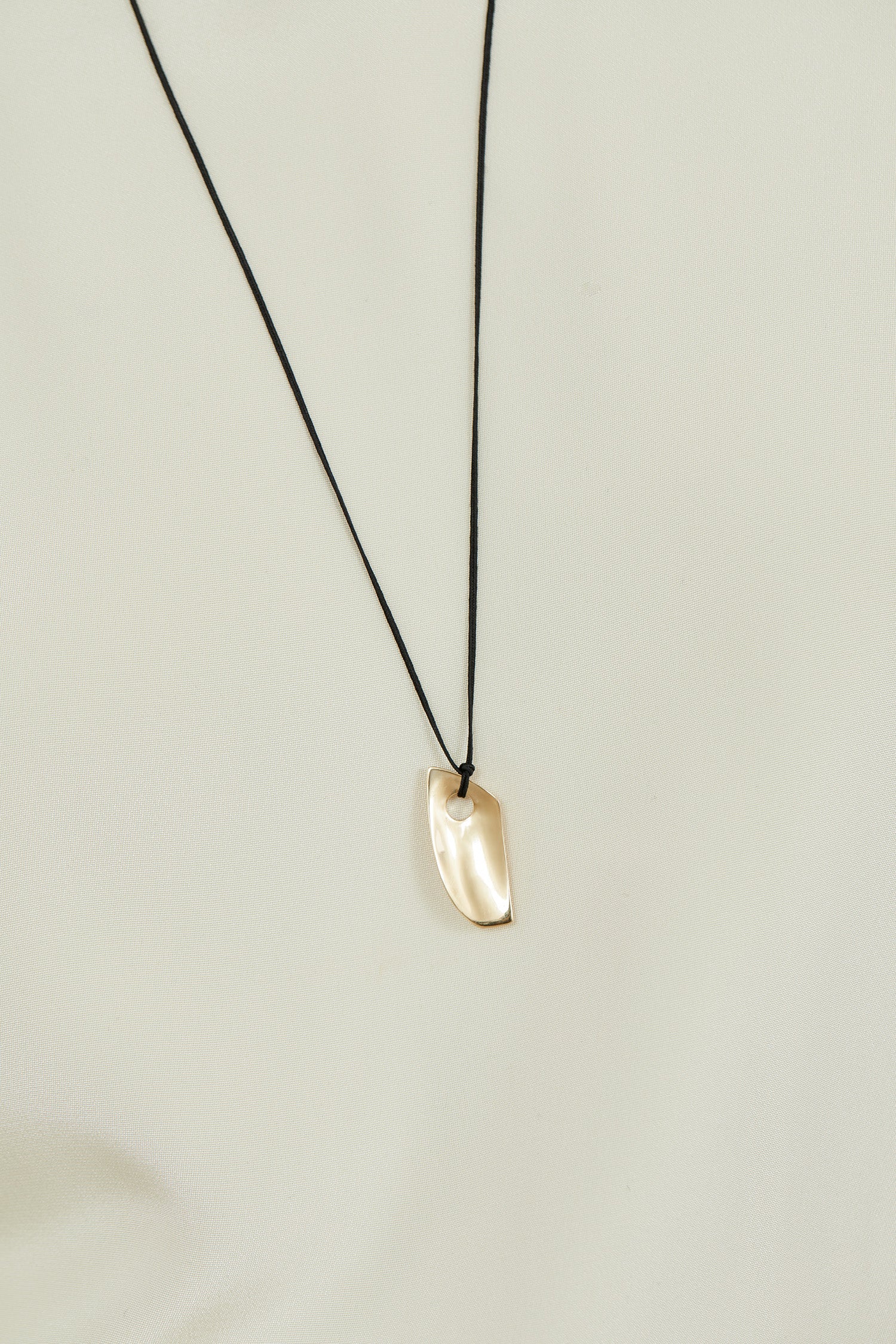 Khalo pendant | 18K gold