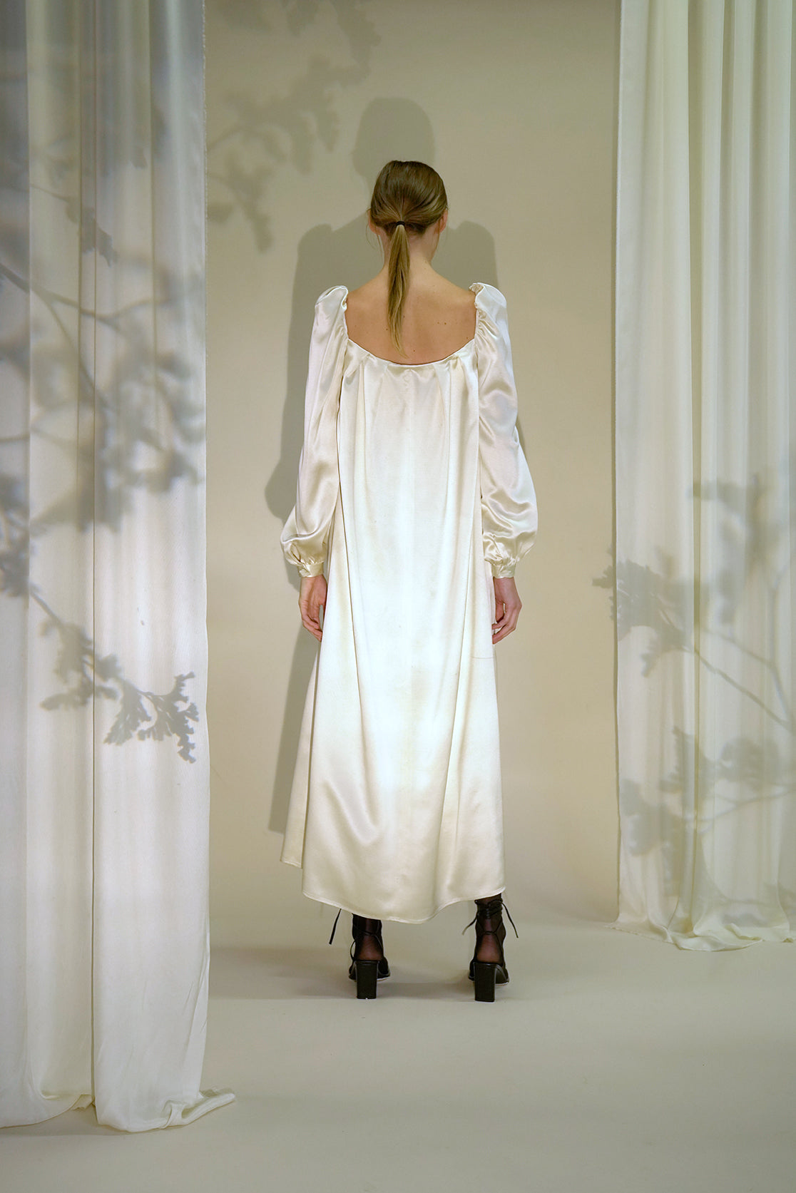 Rosaline dress | Off white - Satin silk