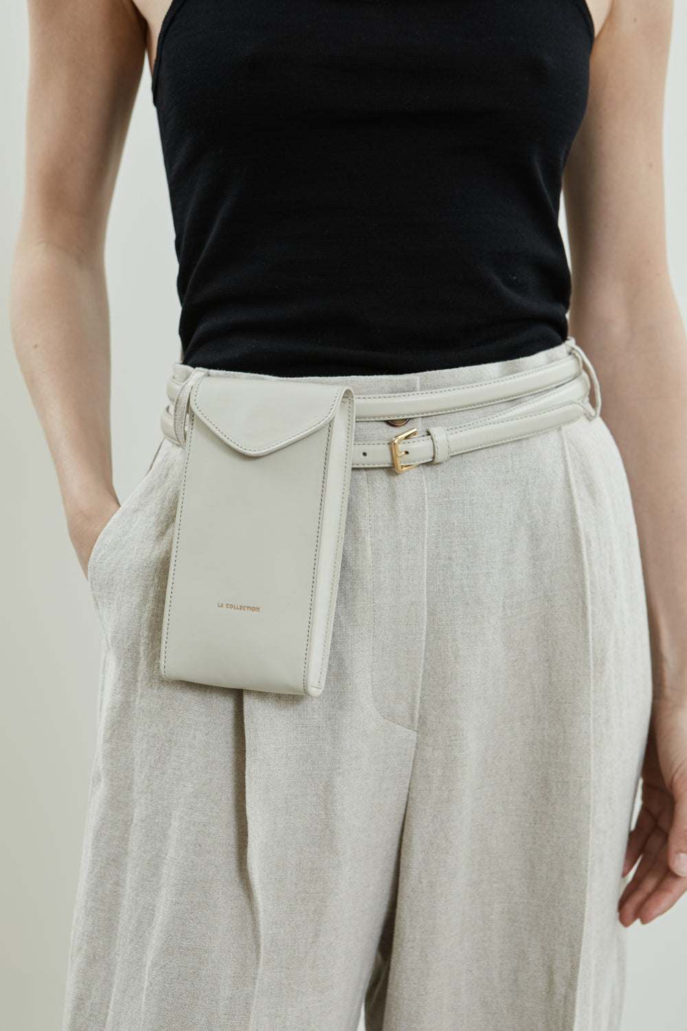 Close-up of the cream leather Colombina double belt, highlighting the smooth leather texture. 