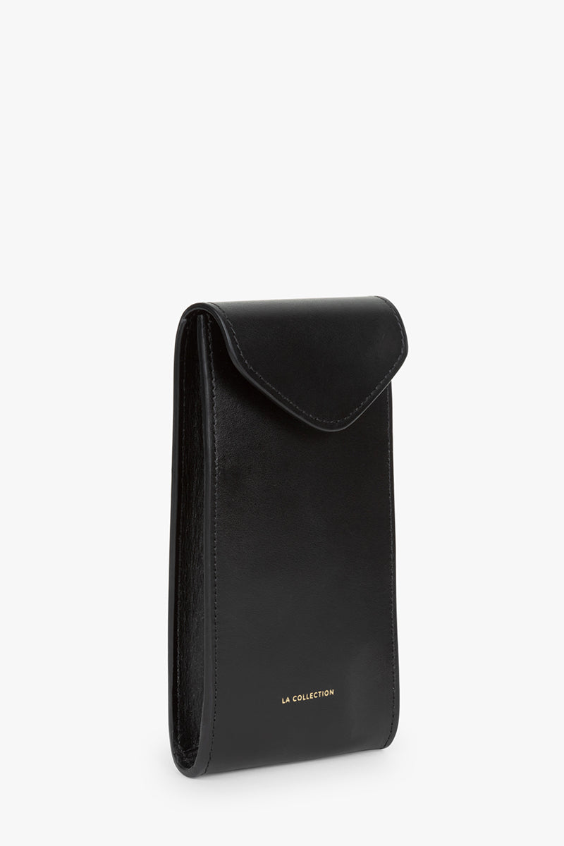 Front view of the black Ita phone belt bag in fine Italian leather, featuring a sleek design with a magnetic closure, leather lining, and a gold-embossed logo.