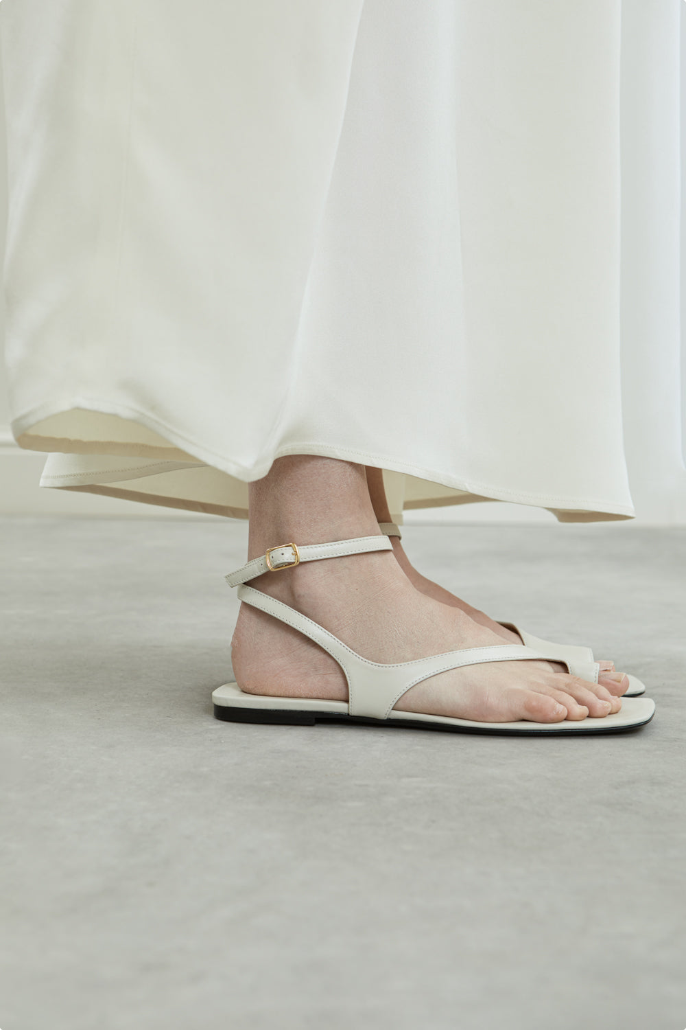 Front view of the Lucy sandals in cream leather.