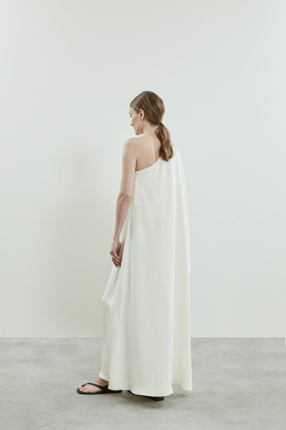 Side view of the Maui dress in off-white crepe silk.