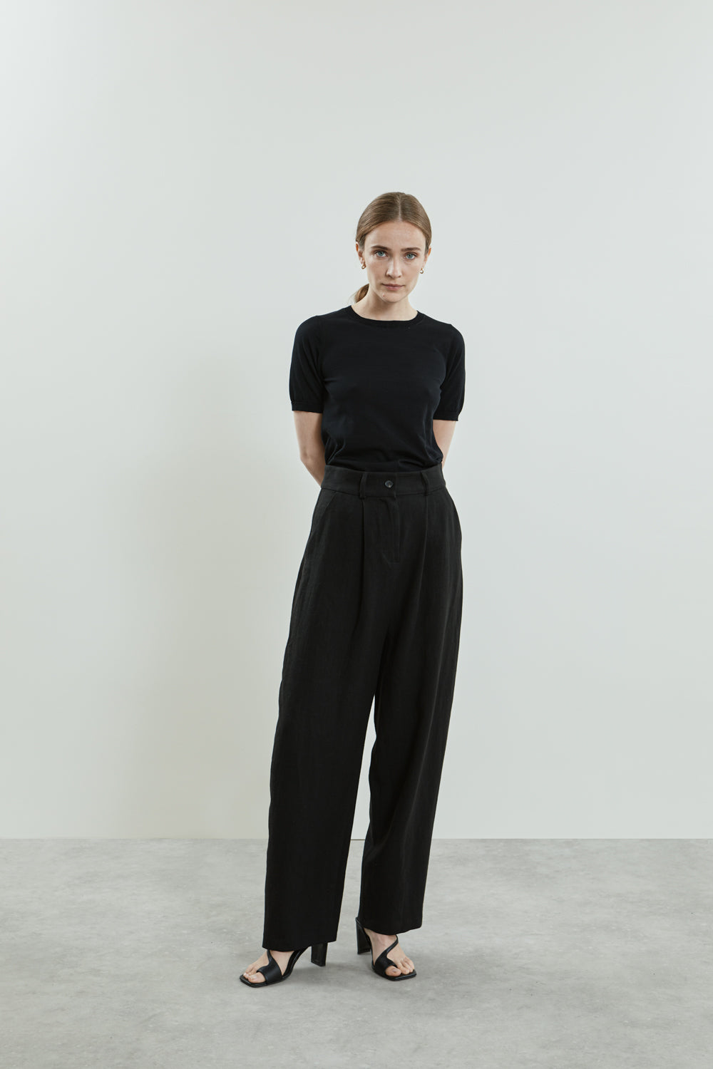 Full view of the Sada trousers in black linen.