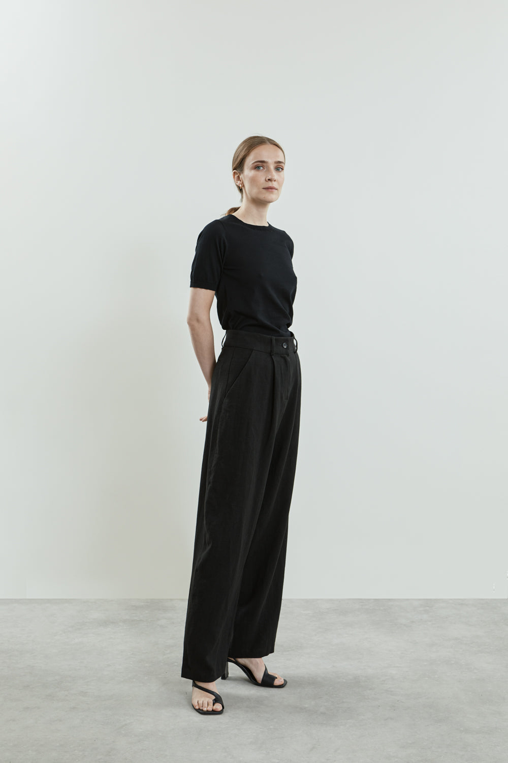 Detail shot of the Sada trousers in black linen.