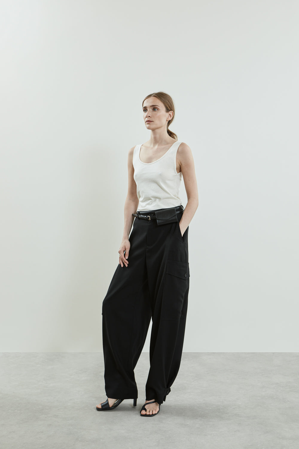 Side view of the Stein trousers in black virgin wool.