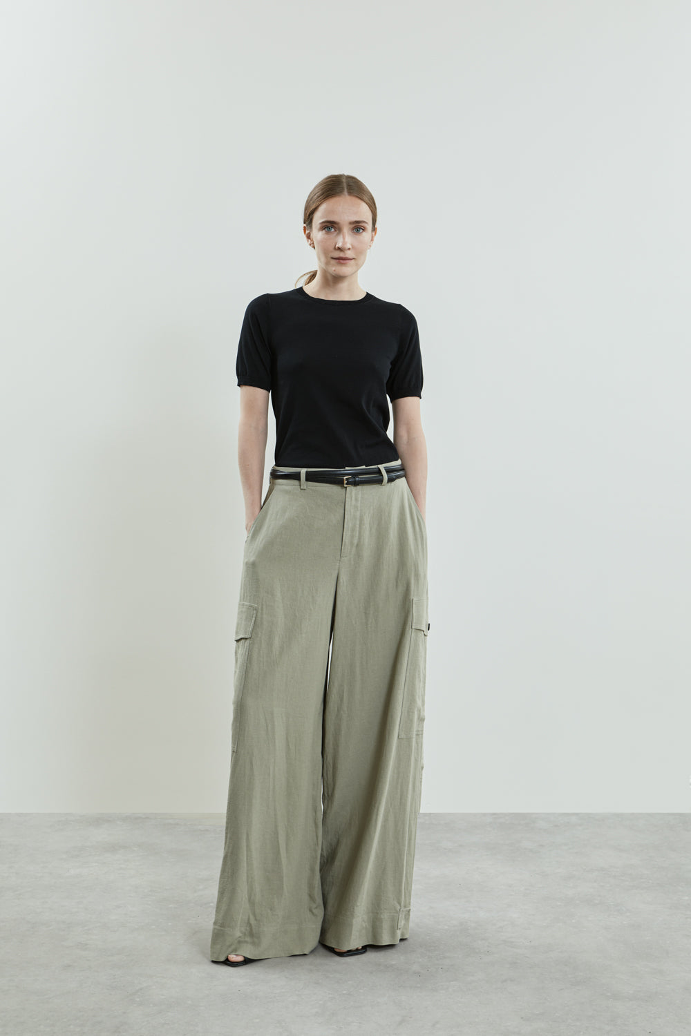 Front view of the Stein trousers in sage linen.