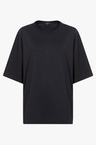 Full-length view of the black Lou T-shirt in cotton jersey, designed with a boxy fit, dropped shoulders, and above-the-elbow sleeves.