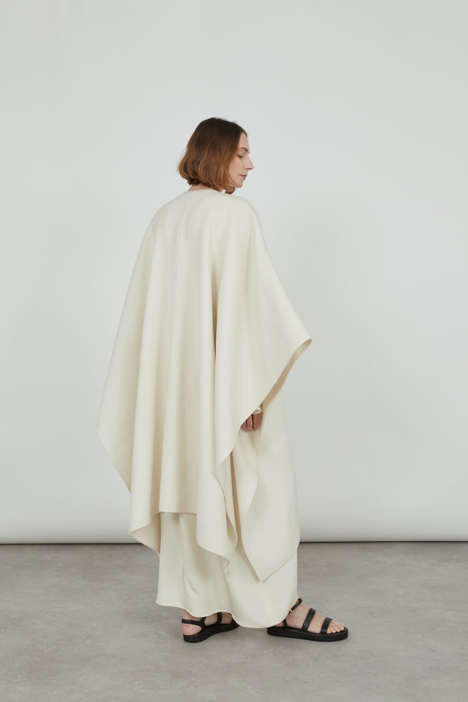 La Collection Aspen Poncho Offwhite Virgin Wool